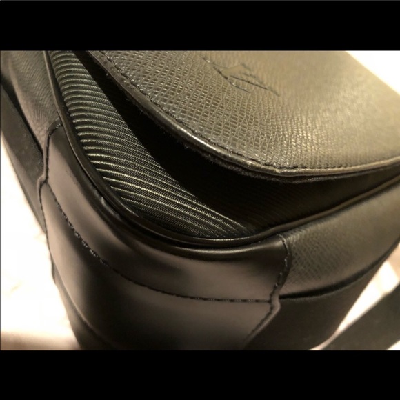 Louis Vuitton authentic message bag - Picture 3 of 6